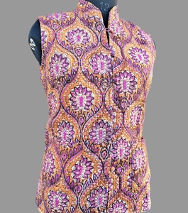 Chaqueta con estampado de bloques florales, chaquetas indias hechas a mano Vintage bohemias para mujer, ropa informal de invierno sin mangas, el mejor regalo para ella - Product Image 2