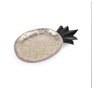 Platos y Bandejas para Servir de Diseño Nuevo y Moderno en Color Dorado con Asa de Metal en Forma de Planta a Precios de Mayoreo - Product Image 3