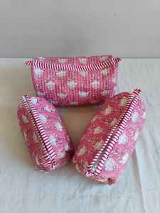 Juego de 3 Bolsas de Maquillaje Acolchadas de Algodón con Estampado Floral y Cierre de Cremallera, Ligeras para Viajar - Product Image 3