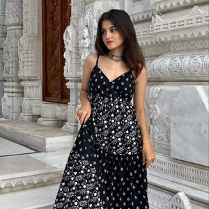 Elegante nuevo diseñador Heavy Rayon Women's Kurtis Set intrincado trabajo de impresión de cuatro lados que detalla para festivales - Product Image 1