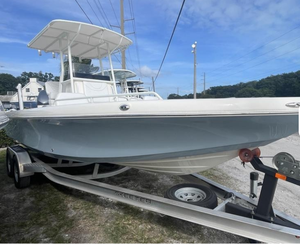 Embarcación de Pesca Moderna de Segunda Mano de 2023 con Consola Central para Ocio Familiar, Deportes Acuáticos y Aventuras, 23 Pies con Remolque - Product Image 5