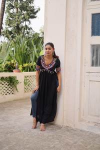 Superbe dupatta imprimé fait main en dentelle, pour tenue de bureau formelle, longueur standard, en rayonne Chanderi brodée, idéal pour les fêtes. - Product Image 5