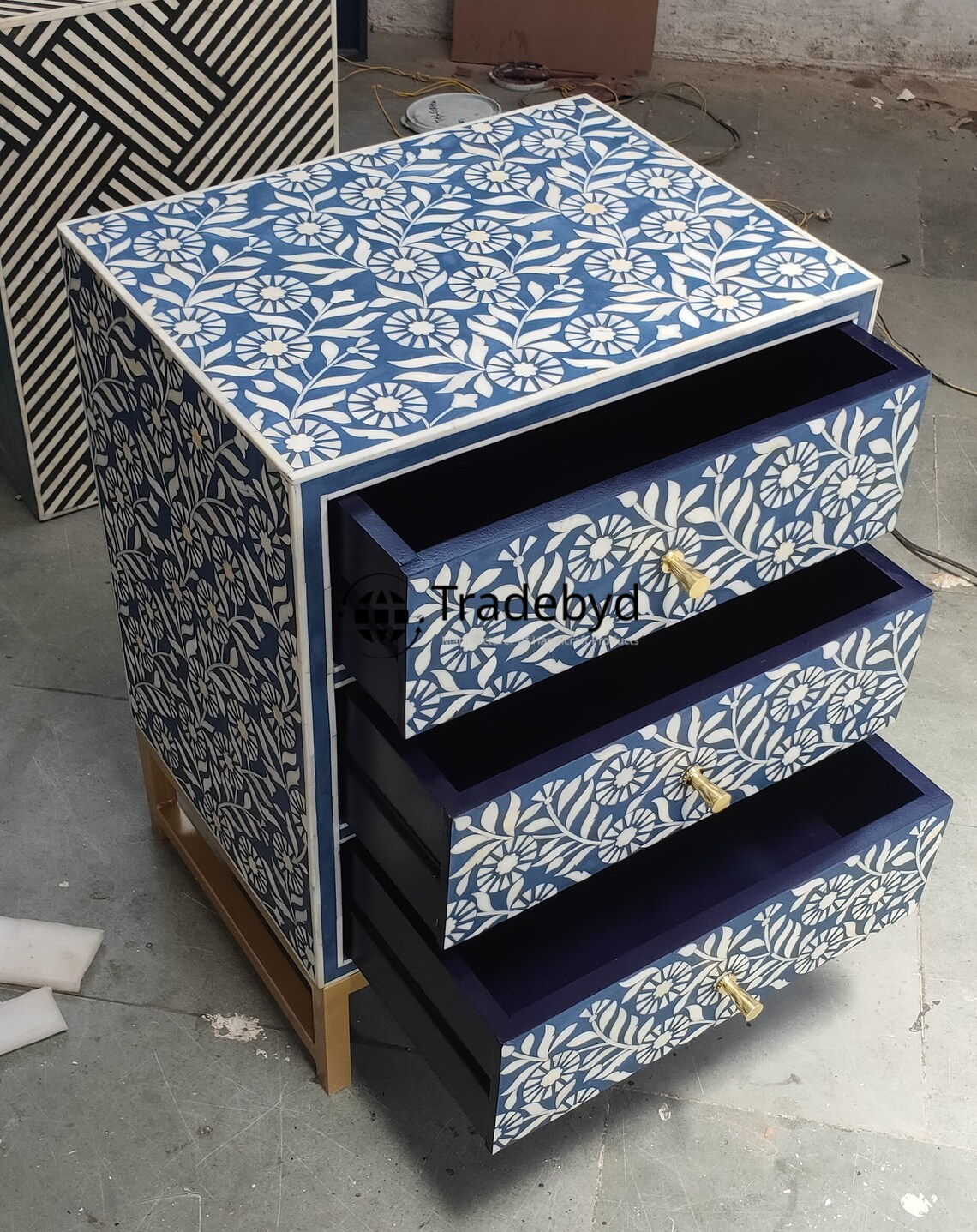 Available in different Colors