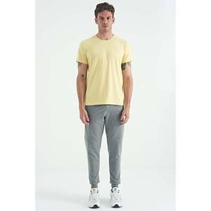 เสื้อยืดคอกลมแขนสั้นผ้าฝ้ายผสมอีลาสเทนสีเหลืองสำหรับผู้ชาย Air Jones รุ่น Basic เหมาะสำหรับสไตล์ลำลองในชีวิตประจำวัน - Product Image 2