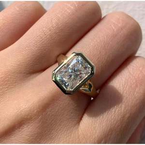 Bague de fiançailles en diamant de laboratoire Radiant 2,00 ct sertie clos, couleur D-E-F, clarté VVS-VS, certificat IGI - Product Image 6
