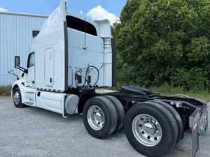 Camión Tractor Diésel de Larga Distancia 6x4 con Cabina Dormitorio para Transporte de Carga por Carretera - Product Image 2