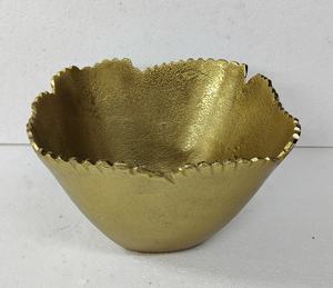 Bol décoratif pour fruits en or plaqué, pour la décoration de table de restaurant, bol en or plaqué, design embossé, vaisselle artisanale, solide - Product Image 5