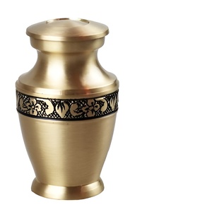 Urnes funéraires élégantes en laiton pour souvenirs, fournisseur en gros d'urnes funéraires en laiton à bas prix, fabriquées en Inde - Product Image 5