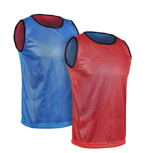 Bavoir d'entraînement réversible avec logo personnalisé de bonne qualité bavoir d'entraînement réversible respirant vente en gros - Product Image 3