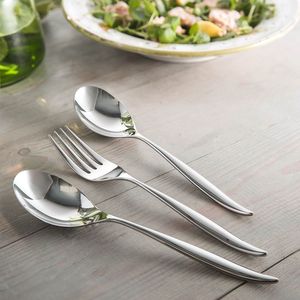 Ensemble de couverts en acier inoxydable - Léger et facile à nettoyer pour une utilisation en fête, offrant une forme robuste et une fiabilité - Product Image 4