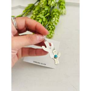 Boucles d'oreilles pendantes en turquoise de Kingman et argent sterling, faites à la main par des artisans navajo, motif plante Saguaro - Product Image 5