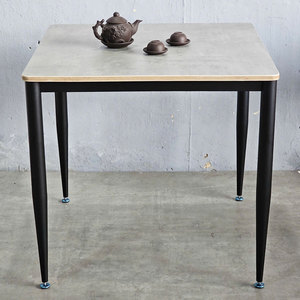 Mesa de Comedor Cuadrada de 80 cm con Patas de Hierro Cónicas, Construcción Estable Hecha de Madera Contrachapada BA68161 - Product Image 3