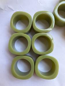 Anneau de serviette en résine multicolore fait main pour cantine, table de cuisine, anneau de serviette, artisanat en résine écologique - Product Image 2