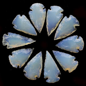Pointe de flèche en opalite naturelle flèche en cristal sculpté pierre précieuse naturelle cristal de guérison couleur blanche oiseau silex flèche fabriquée à la main - Product Image 1