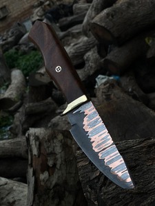 Cuchillo de Cocina Profesional Hecho a Mano con Acero de Damasco y Cobre, Mango de Madera de Nogal, Hoja de Filo Plano - Product Image 5