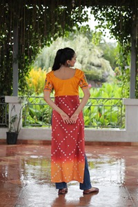 Kurti Estampado de Rayón de Diseño Elegante Estilo Boutique Indio con Trabajo Étnico de Fantasía Kutchi Gamthi, el Más Vendido para Festivales Tradicionales - Product Image 6