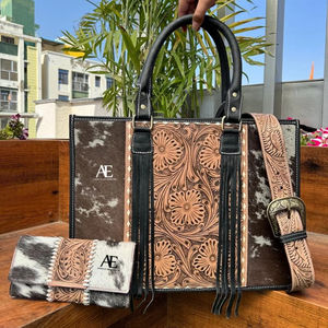 Sac fourre-tout en fourrure de vachette de style occidental de haute qualité Ensemble combo pochette avec logo personnalisé Nouveau design imprimé floral usiné à la main - Product Image 1