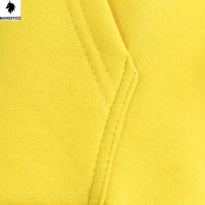 Sudadera con capucha recortada desgastada negra personalizada para hombre, sudadera de lana de peso pesado de 500 GSM con apliques de diamantes de imitación tachonados para hombre - Product Image 5