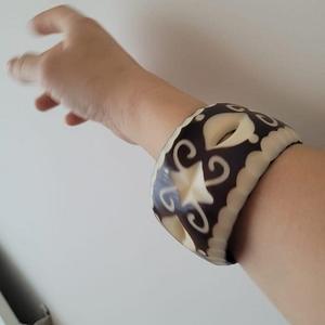 Bracelet en os triangulaire bohème de haute qualité pour filles et femmes, pour mariages, fêtes et cadeaux, fabriqué en laiton, bois et corne - Product Image 2