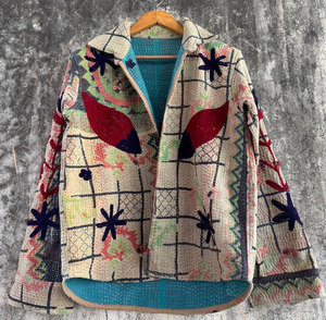 Veste chemise bohème en coton vintage Kantha Suzani – Veste surdimensionnée brodée et matelassée faite à la main - Product Image 2