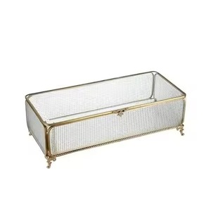 Boîte à bijoux en laiton et en verre avec couvercle gravé d'un oiseau et de des fleurs, rangement pour bijoux, organisation - Product Image 2