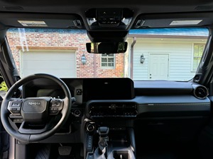 Toyota Land Cruiser First Edition 2024, SUV 4x4 de 4 Puertas, Certificado, Limpio y Poco Usado, Caja de Cambios Automática, Volante a la Izquierda, Cuero Oscuro, Turbo - Product Image 2