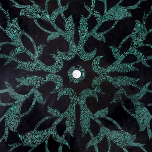 Table de chevet en marbre vert avec incrustation de nacre, modèle d'amour personnalisé, art populaire indien, fleur, travail artisanal, Pietra - Product Image 2