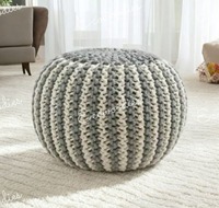 Pouf ottoman polyvalent moderne multicolore en jute et coton fait main, repose-pieds léger empilable pour entrée, chambre et salon