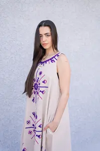 Kaftan bohème en lin 100% beige brodé Siwa, col rond, longueur totale, pour femmes, nouveau modèle 2026, prix bas - Product Image 4