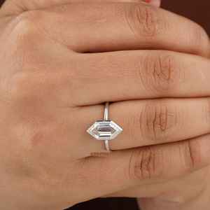 Excelente calidad elegante hexágono Halo diamante anillo geométrico anillo de compromiso diseño para mujeres disponible a precio asequible - Product Image 3