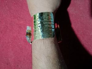 Brazalete de Cuerno Natural Pulido Hecho a Mano con Diseño de Animal, de Alta Calidad, Artístico y Coleccionable - Product Image 6