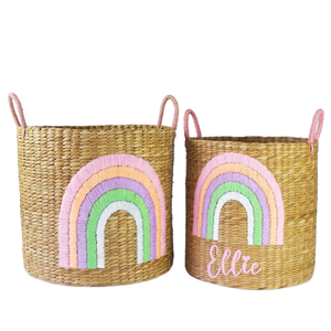 Nouvelle Collection De Panier De Rangement En Jacinthe D'eau Tissé À La Main Enfants Brodé Arc-En-Ciel Ou Conception Personnalisée Pour La Décoration Chambre D'enfants - Product Image 1