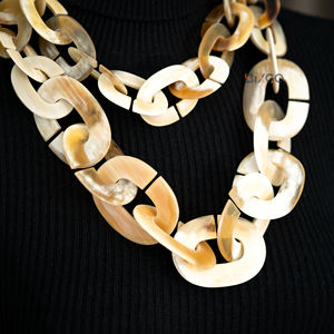 Vente en gros de collier à longue chaîne en corne de boeuf naturelle de haute qualité pour femmes accessoires de mode à la mode avec chaîne à maillons - Product Image 3