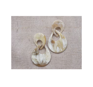 Pendiente de cuerno de búfalo que se ve bien Gafas Relojes y accesorios Pendientes de joyería de moda envío rápido - Product Image 1