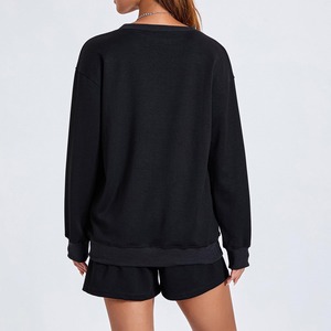 Ensemble deux pièces pour femmes, sweat-shirt décontracté long noir surdimensionné et short à cordon de serrage, écologique pour l'hiver. - Product Image 5