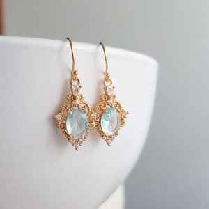 ต่างหูเงินแท้ 925 ชุบทอง 14k ประดับพลอยอะความารีน รับรองโดย IGI สีฟ้าอ่อน ดีไซน์วินเทจ ลายฉลุ สำหรับงานปาร์ตี้ - Product Image 1