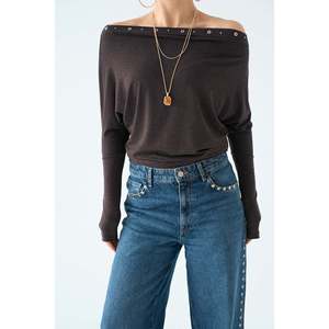 Blusa con Ojales en el Cuello KAHVE - Product Image 1