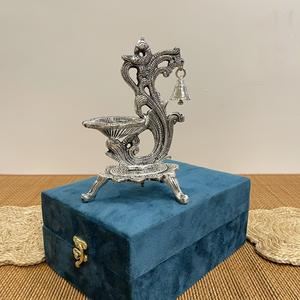 DIYA en Forma de Pavo Real Plateado con Campana Colgante - Product Image 3