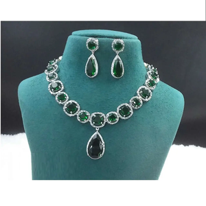 Vente en gros AD Stone Ensemble de bijoux avec boucles d'oreilles pendantes Meilleure vente Party Wear Design disponible à bas prix - Product Image 2