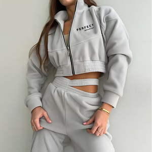 Ensemble de survêtement décontracté 2 pièces pour femme : Crop Top à capuche zippé et pantalon de jogging – Collection Perfect Industry - Product Image 1