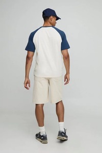 Camiseta de gran tamaño recortada con mangas raglán personalizada para hombre 100% algodón 250gsm Crop Boxy Fit camiseta de gran tamaño Hip Hop suelta - Product Image 2