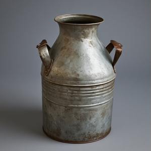 Bidon de lait galvanisé fabriqué à la main rustique classique avec une forme forte parfait pour les cuisines café de jardin extérieur et intérieurs antiques - Product Image 2