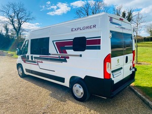 SUV Ultra-Lujo de 7 Plazas 2020-2025, Caja de Cambios Automática, Volante a la Izquierda, Asientos de Tela Oscura R18, Techo Panorámico - Más Vendido - Product Image 4