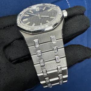 Montre-bracelet de luxe à mouvement à quartz en acier inoxydable avec cadran à index, verre et diamants moissanite taille baguette, style hip-hop - Product Image 3