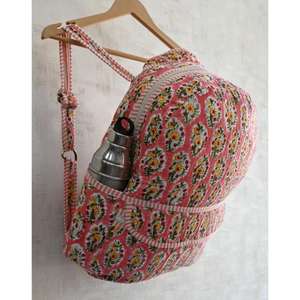 Mini sac à dos matelassé en coton léger, imprimé floral indien à la main, fermeture éclair, unisexe, pour le camping, les voyages et la plage - Product Image 3