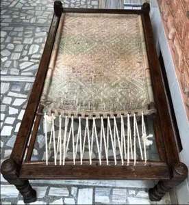 Vente en gros de lits modernes et luxueux vintage, couleur personnalisée, meubles indiens Khaat Charpai Charpay en bois faits à la main - Product Image 5