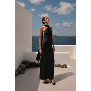Vestido Maxi de Satén con un Solo Hombro Sal Detay - Negro - Negro - Product Image 2
