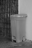 Poubelle rectangulaire AFOSSA 65L à pédale robuste, écologique, en plastique durable, avec couvercle et roues, style américain, pour intérieur/extérieur