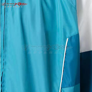 Traje cortavientos de moda para hombre con logotipo impreso y chaqueta con capucha Traje cortavientos de dos tonos - Product Image 6