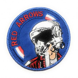 Patch personnalisé en feutre rectangulaire avec flèches rouges, brodé et orné de perles, à coudre - Product Image 1